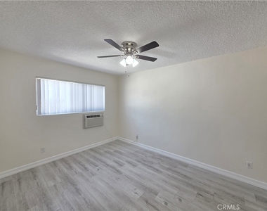 15436 Vanowen - Photo Thumbnail 8