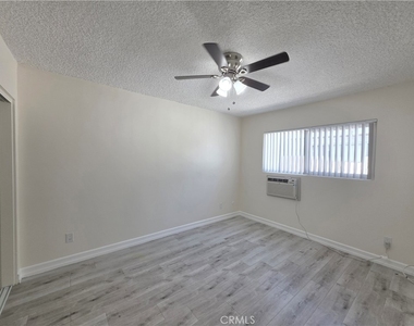 15436 Vanowen - Photo Thumbnail 10