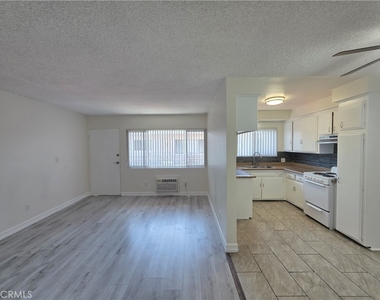 15436 Vanowen - Photo Thumbnail 1