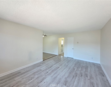 15436 Vanowen - Photo Thumbnail 6