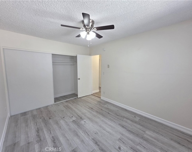 15436 Vanowen - Photo Thumbnail 9