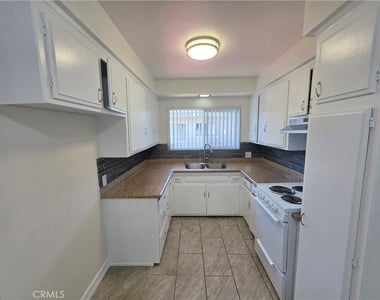 15436 Vanowen - Photo Thumbnail 3
