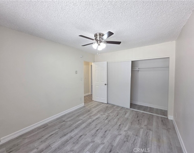 15436 Vanowen - Photo Thumbnail 11