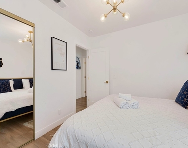 1021 E 65th Street - Photo Thumbnail 18