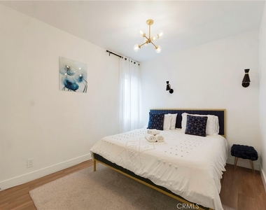 1021 E 65th Street - Photo Thumbnail 20