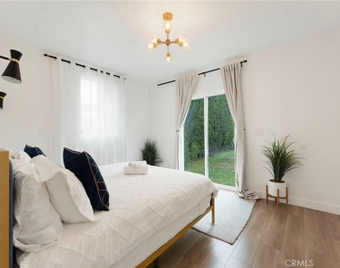 1021 E 65th Street - Photo Thumbnail 22