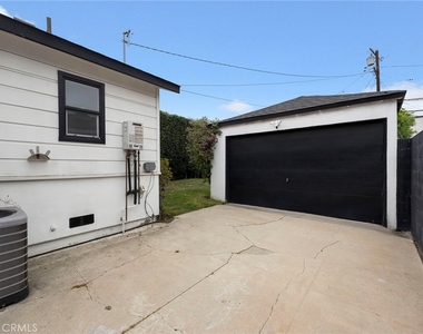 1021 E 65th Street - Photo Thumbnail 36