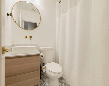 1021 E 65th Street - Photo Thumbnail 19