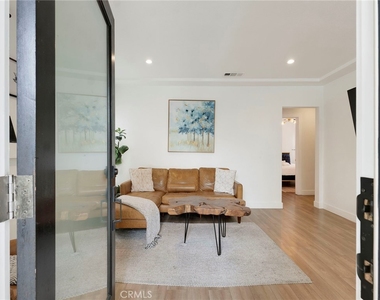 1021 E 65th Street - Photo Thumbnail 6