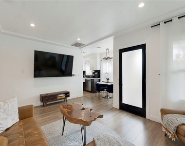 1021 E 65th Street - Photo Thumbnail 10