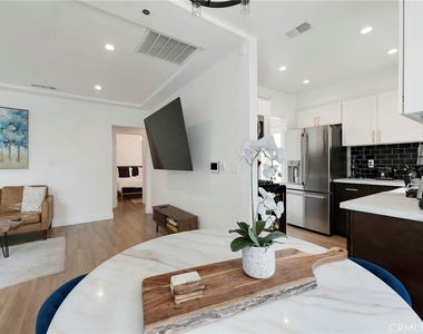 1021 E 65th Street - Photo Thumbnail 12
