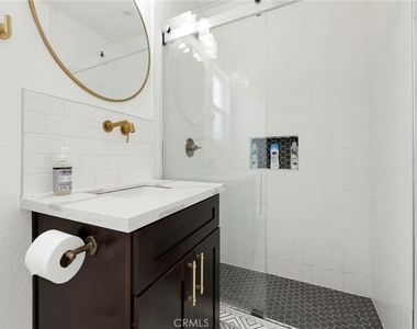 1021 E 65th Street - Photo Thumbnail 25
