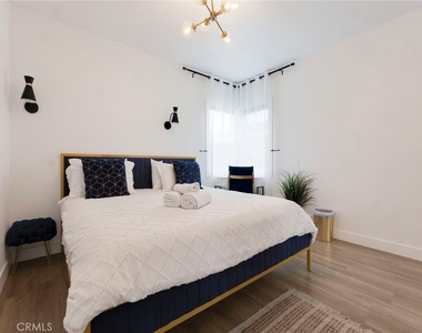 1021 E 65th Street - Photo Thumbnail 17