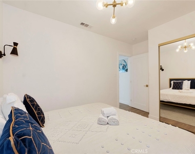 1021 E 65th Street - Photo Thumbnail 21
