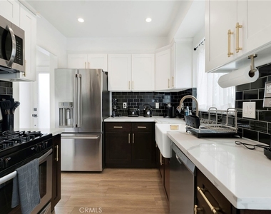 1021 E 65th Street - Photo Thumbnail 13
