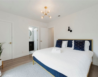 1021 E 65th Street - Photo Thumbnail 23