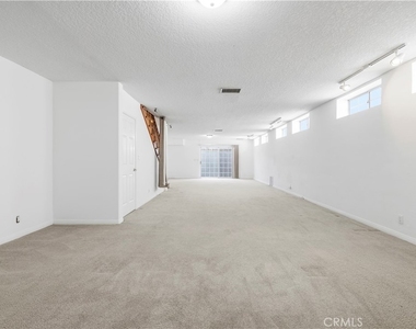 9141 Wheatland Ave - Photo Thumbnail 21