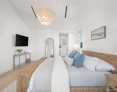 153 Granada Avenue - Photo Thumbnail 29