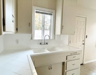 3313 Adriatic Avenue - Photo Thumbnail 4