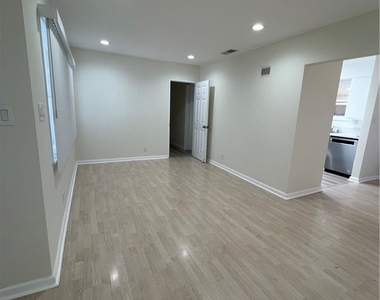14261 Cedarwood - Photo Thumbnail 3