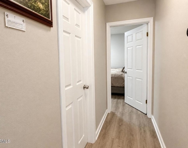 7330 Satsuma Avenue - Photo Thumbnail 12