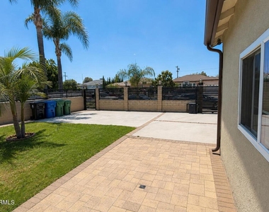 7330 Satsuma Avenue - Photo Thumbnail 5