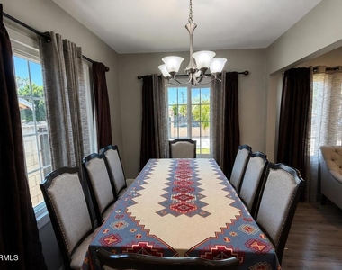 7330 Satsuma Avenue - Photo Thumbnail 20