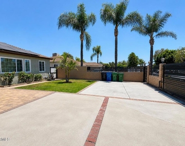 7330 Satsuma Avenue - Photo Thumbnail 4