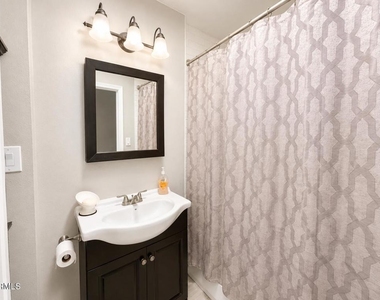 7330 Satsuma Avenue - Photo Thumbnail 14