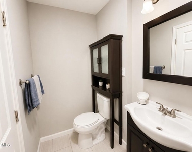 7330 Satsuma Avenue - Photo Thumbnail 13