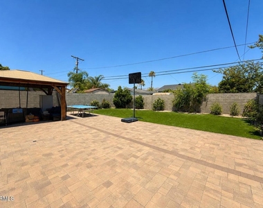 7330 Satsuma Avenue - Photo Thumbnail 30