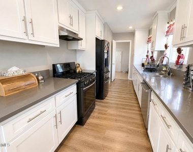 7330 Satsuma Avenue - Photo Thumbnail 22