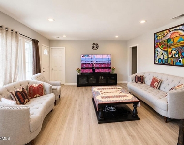 7330 Satsuma Avenue - Photo Thumbnail 18