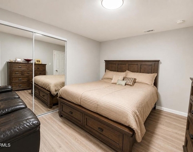 7330 Satsuma Avenue - Photo Thumbnail 15