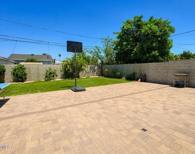 7330 Satsuma Avenue - Photo Thumbnail 28
