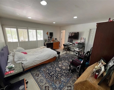 352 West Road - Photo Thumbnail 7