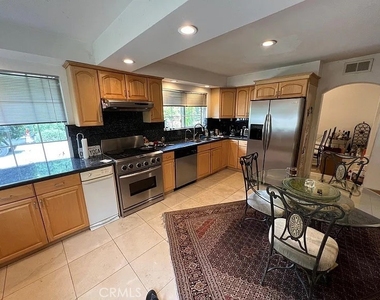352 West Road - Photo Thumbnail 4