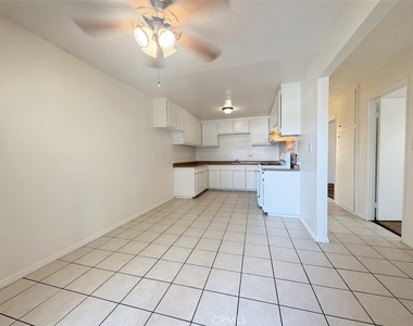 1056 E Phillips - Photo Thumbnail 5