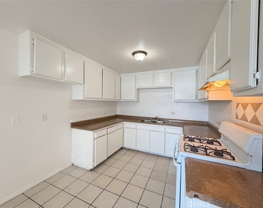 1056 E Phillips - Photo Thumbnail 2