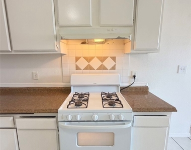 1056 E Phillips - Photo Thumbnail 4