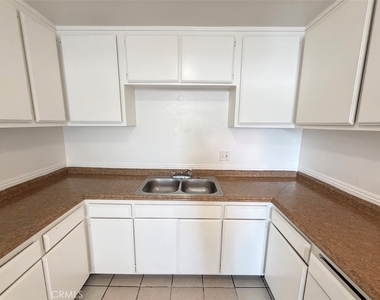 1056 E Phillips - Photo Thumbnail 3