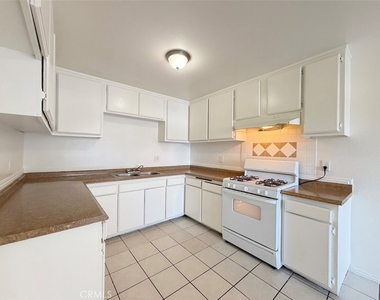 1056 E Phillips - Photo Thumbnail 1