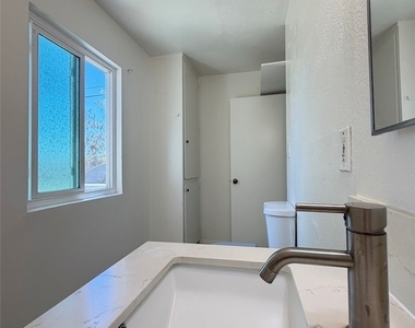 1056 E Phillips - Photo Thumbnail 17