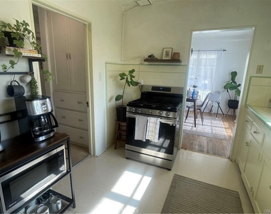 4586 Sunnyside Drive - Photo Thumbnail 16