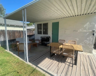 4586 Sunnyside Drive - Photo Thumbnail 23