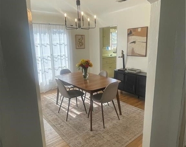 4586 Sunnyside Drive - Photo Thumbnail 12