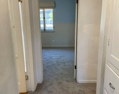 4586 Sunnyside Drive - Photo Thumbnail 30