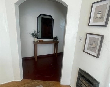 4586 Sunnyside Drive - Photo Thumbnail 5