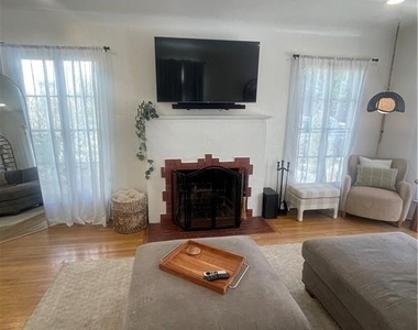 4586 Sunnyside Drive - Photo Thumbnail 9