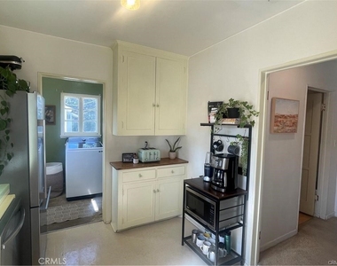 4586 Sunnyside Drive - Photo Thumbnail 15